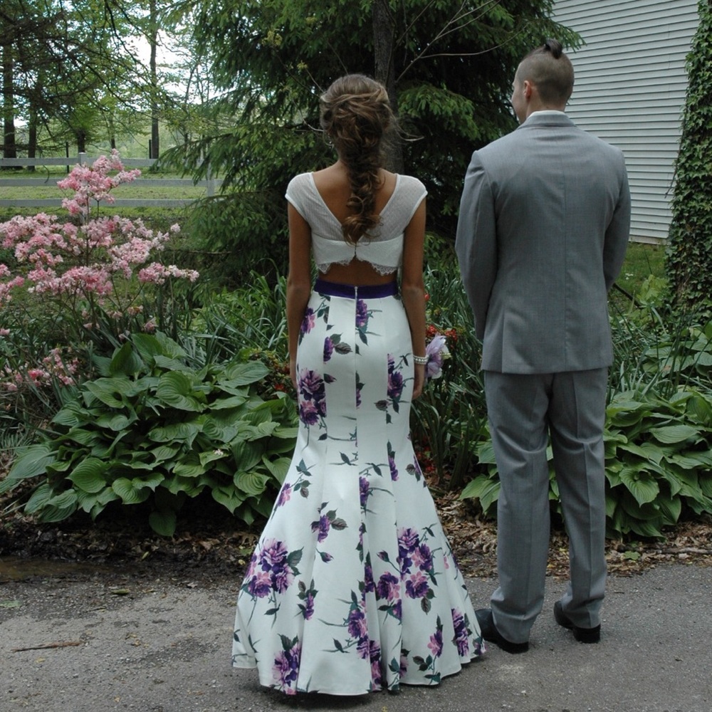 PROM DRESS - Picture 3 of 5
